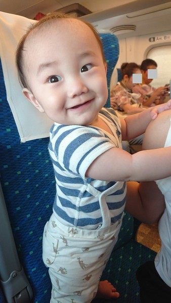 赤ん坊をいつから新幹線に乗せるか