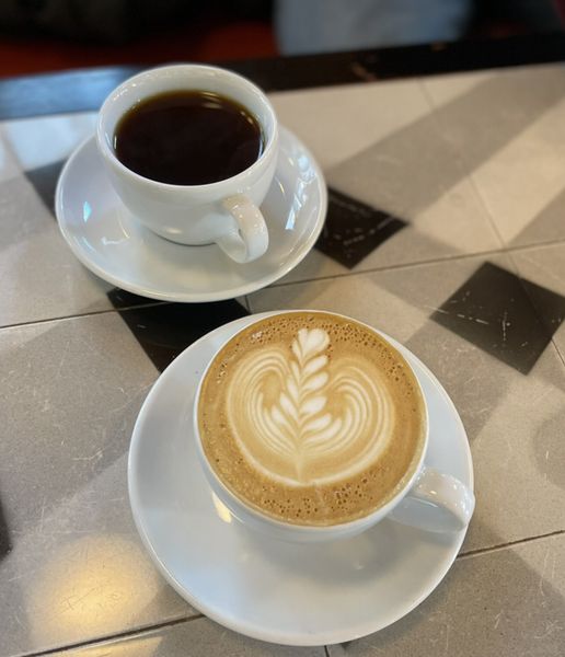 本日のコーヒーとカフェラテ