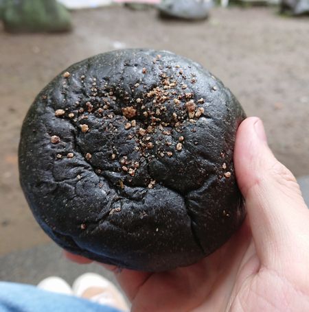 竹炭のコーヒークリームパン