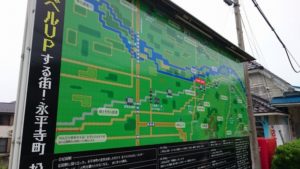 永平寺町の松岡駅の街案内MAPがドラクエのドット絵風になっている