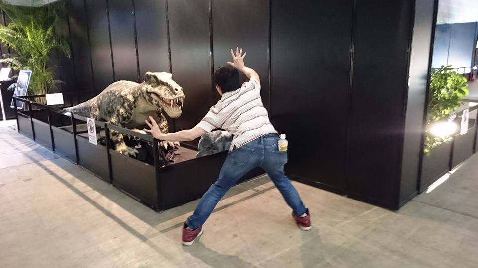 恐竜と戦う